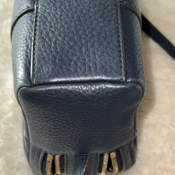 Used Tory Burch Block T Crossbody in Navy - Picture 15 of 17